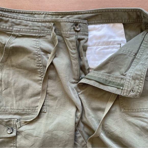 L.L. Bean Favourite Fit Women’s Green Khaki Cargo Shorts - Olive - Picture 3 of 10